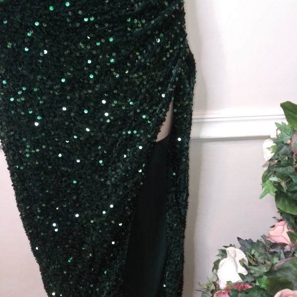 Dark Green Sparkly Sequinned Velour One Shoulder, Sexy Split Side Cocktail Dress - Picture 4 of 9